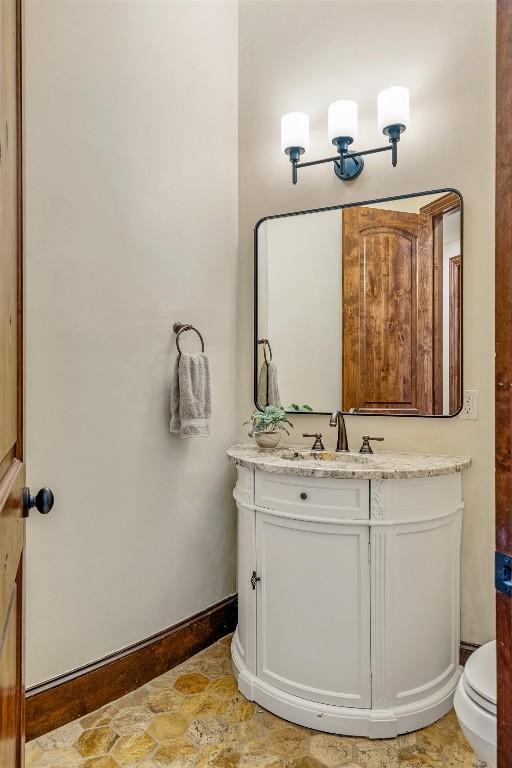 11 Hightrail Way, Austin, TX 78738 - bathroom with vanity, toilet, and baseboards