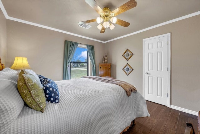 707 Golden Beach Dr, Buchanan Dam, TX 78609 - bedroom with wood finished floors, baseboards, crown molding, and a ceiling fan