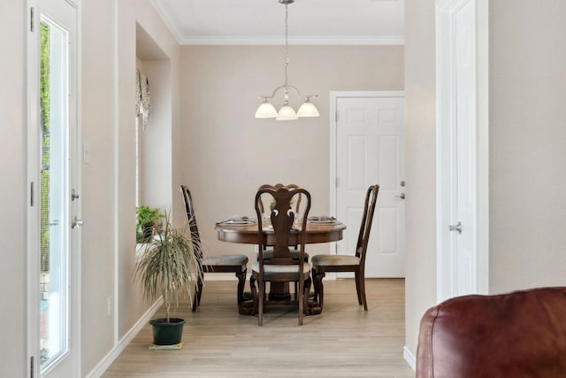 10406 Charette Cv, Austin, TX 78759 - dining area featuring a chandelier, light wood finished floors, ornamental molding, and baseboards