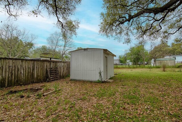 1116-C Simpson St, Schulenburg, TX 78956 - view of shed with a fenced backyard
