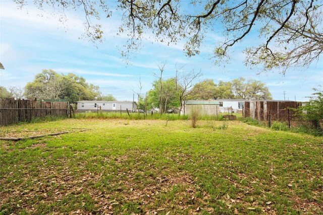 1116-C Simpson St, Schulenburg, TX 78956 - view of yard featuring fence