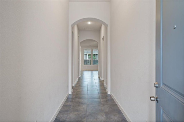 6725 Verona Pl, Round Rock, TX 78665 - corridor featuring arched walkways and baseboards