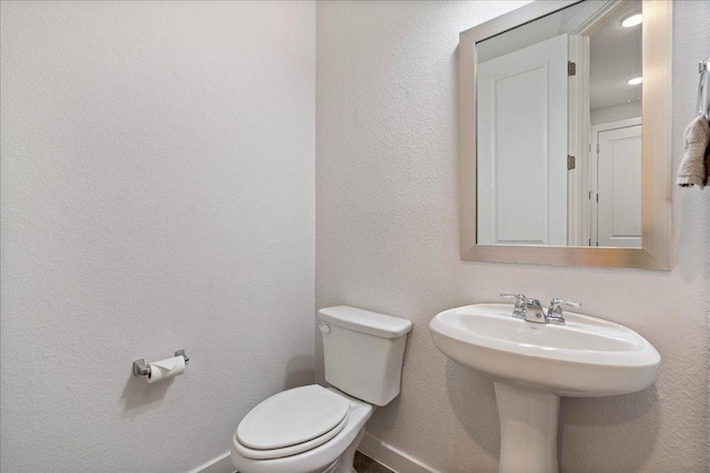 6725 Verona Pl, Round Rock, TX 78665 - bathroom with toilet and baseboards