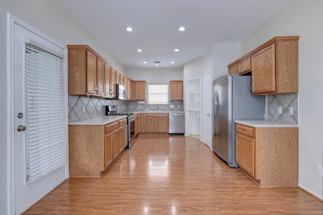 1012 Peyton Pl, Cedar Park, TX 78613 - kitchen with stainless steel appliances, light wood-style flooring, backsplash, light countertops, and recessed lighting