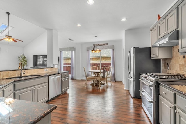 3716 Pine Needle Cir, Round Rock, TX 78681 - kitchen with appliances with stainless steel finishes, under cabinet range hood, a sink, ceiling fan, and decorative backsplash