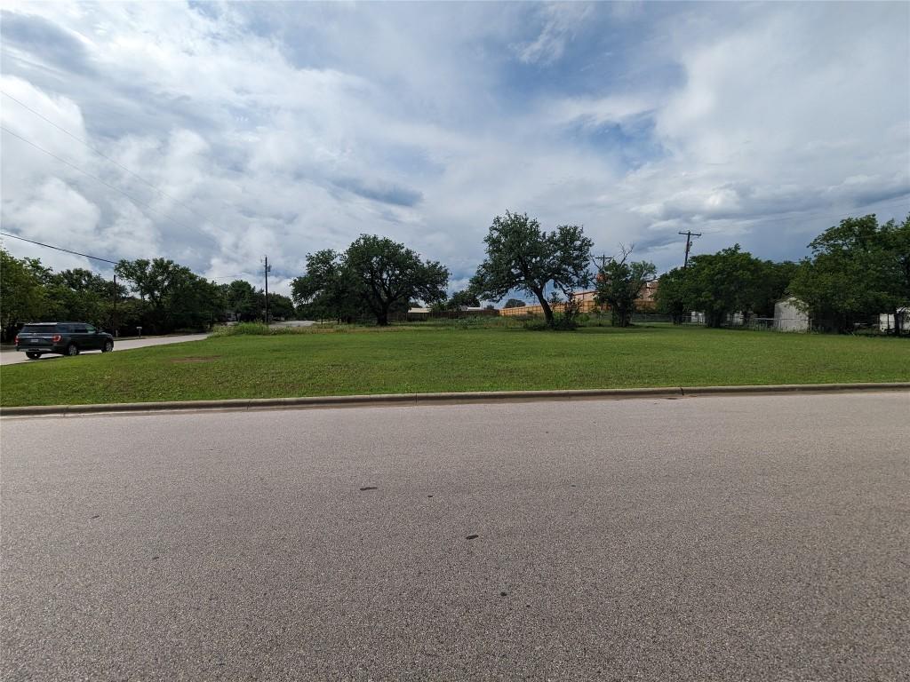 1602 S Chestnut St, Lampasas, TX 76550 - photo 1