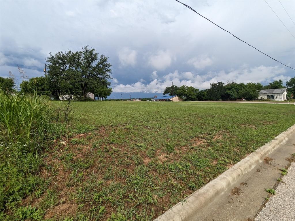 1602 S Chestnut St, Lampasas, TX 76550 - photo 4