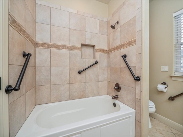 1008 Laurel Oak Cir, Marble Falls, TX 78654 - bathroom with toilet, baseboards, and shower / tub combination