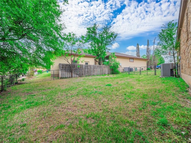 1008 Laurel Oak Cir, Marble Falls, TX 78654 - view of yard featuring cooling unit