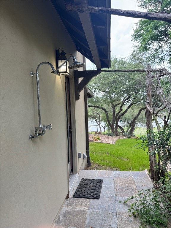 24736 Travis Lakeside Cv, Spicewood, TX 78669 - view of patio / terrace