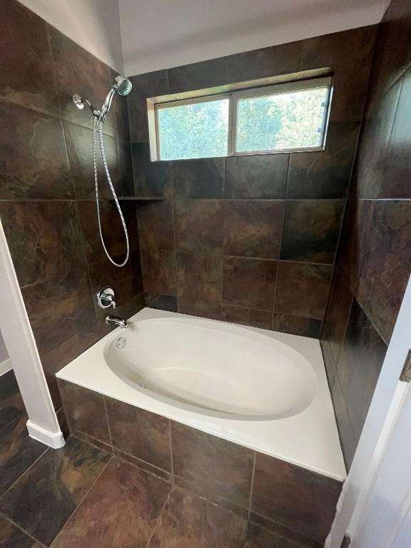 2101 Rivers Edge Way Unit 17, Austin, TX 78741 - full bathroom featuring tiled shower / bath