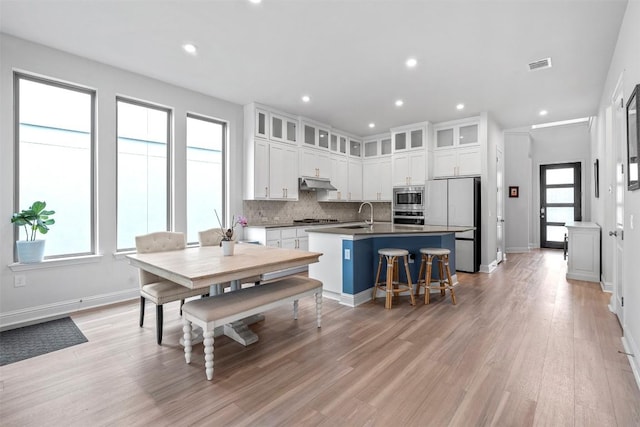 236 Diamondback Dr, Georgetown, TX 78628 - dining area featuring light wood-style floors, baseboards, and recessed lighting