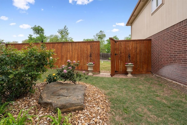 view of yard featuring fence