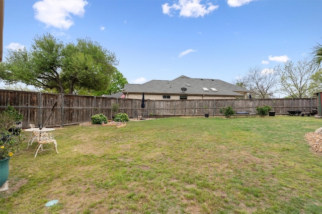 view of yard featuring a fenced backyard