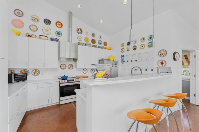 kitchen featuring electric range, light countertops, high vaulted ceiling, freestanding refrigerator, and a kitchen bar