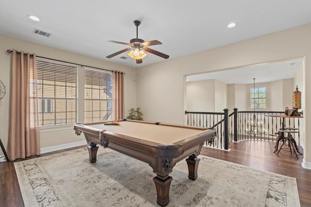 playroom with visible vents, baseboards, ceiling fan, wood finished floors, and recessed lighting