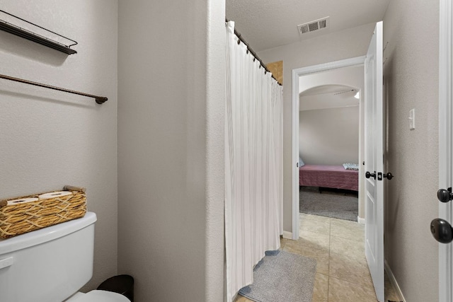 full bath featuring baseboards, visible vents, toilet, and tile patterned floors