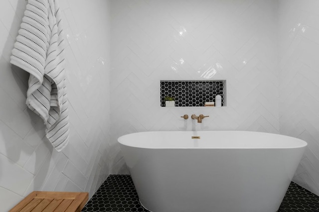 10100 Dobbin Dr, Austin, TX 78748 - full bath with tile walls and a soaking tub