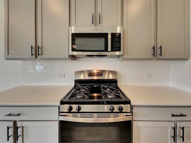 137 Periwinkle Ln, Bastrop, TX 78602 - kitchen featuring appliances with stainless steel finishes, light countertops, and tasteful backsplash