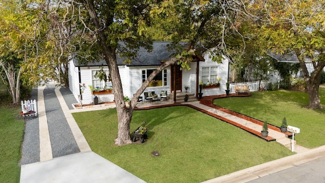 904 Fisher St, Taylor, TX 76574 - view of front of house