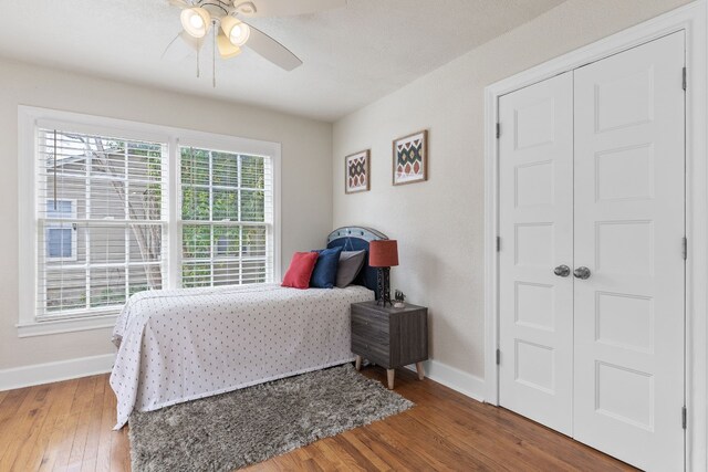 904 Fisher St, Taylor, TX 76574 - bedroom featuring wood finished floors, a ceiling fan, and a closet