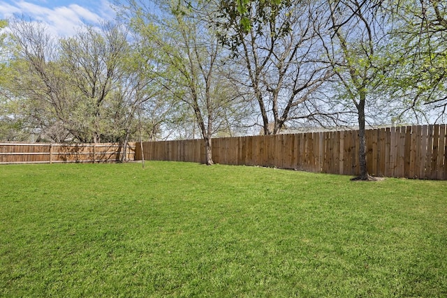 view of yard featuring a fenced backyard