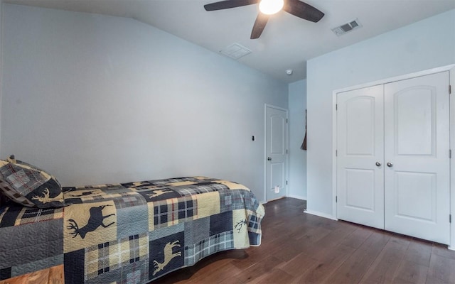 20700 Deep Crk, Lago Vista, TX 78645 - bedroom with wood finished floors, a ceiling fan, a closet, and baseboards