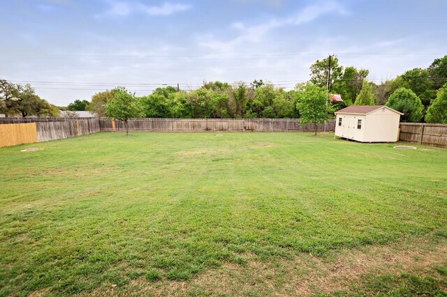 2129 Woodland Bend Rd, Salado, TX 76571 - view of yard with an outbuilding, a fenced backyard, and a storage shed