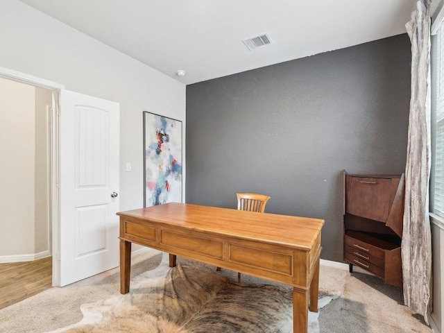709 Bluffview Dr, Bastrop, TX 78602 - office space featuring light carpet and baseboards
