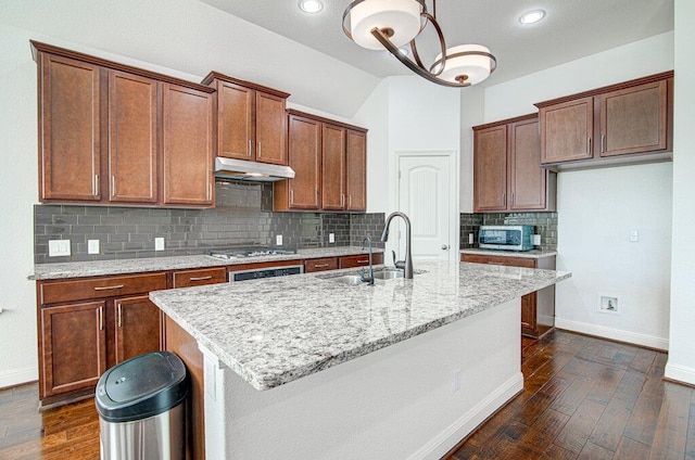 5617 Rio Chama Cv, Austin, TX 78738 - kitchen with a sink, baseboards, dark wood-style floors, a kitchen island with sink, and backsplash