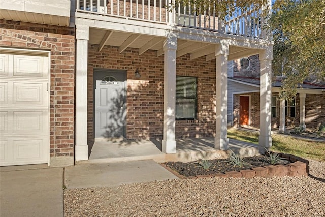1434 Meadow Pkwy, San Marcos, TX 78666 - entrance to property featuring a balcony and brick siding