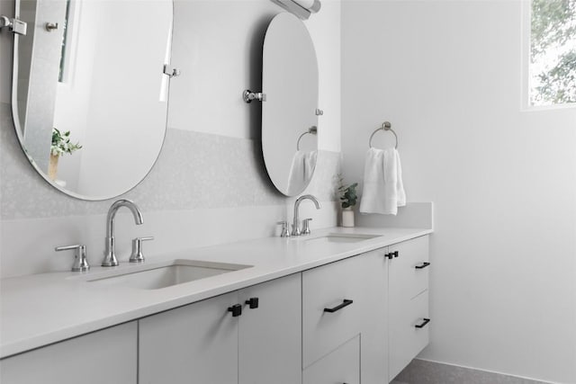 1105 W Monroe St, Austin, TX 78704 - bathroom featuring double vanity