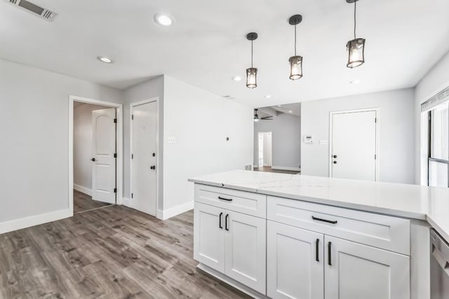 kitchen with baseboards, visible vents, recessed lighting, white cabinetry, and wood finished floors