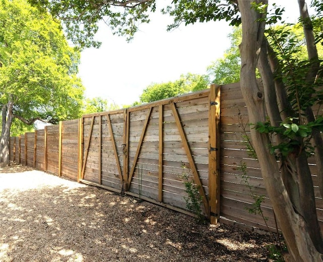 12300 Cassady Dr, Austin, TX 78727 - view of gate