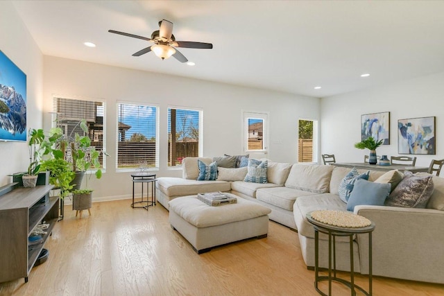 living room featuring light wood-style floors, baseboards, ceiling fan, and recessed lighting