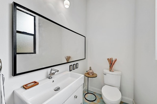9206 Chisholm Ln, Austin, TX 78748 - bathroom with baseboards, toilet, and vanity