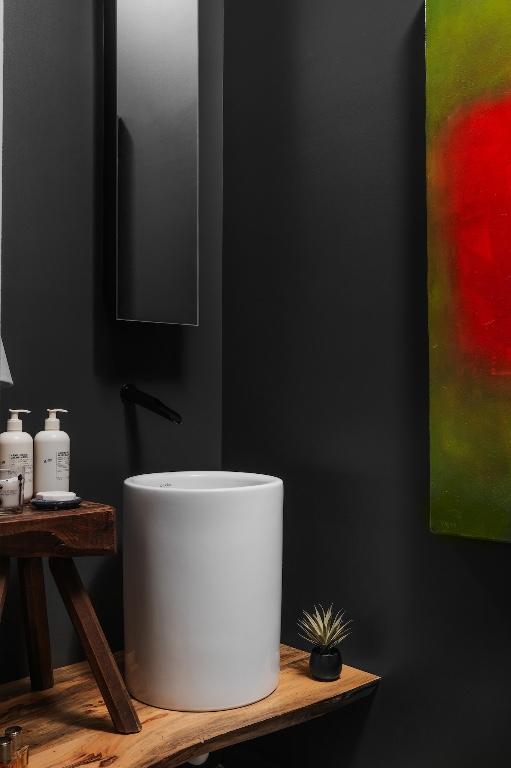 2700 Stratford Dr, Austin, TX 78746 - view of bathroom