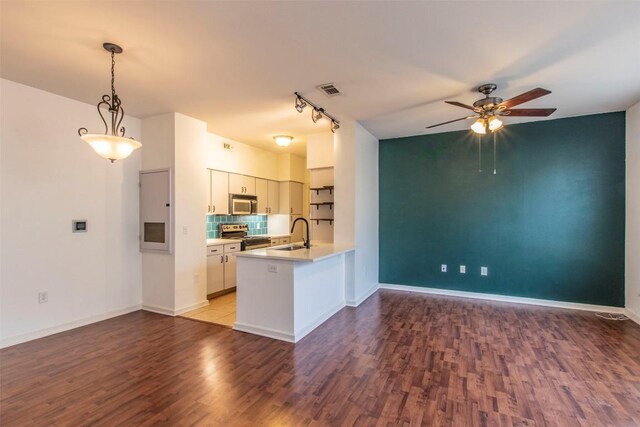 1201 Grove Blvd Unit 702, Austin, TX 78741 - kitchen with appliances with stainless steel finishes, a sink, wood finished floors, and a ceiling fan