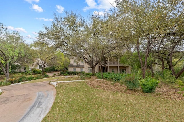 5305 Cuesta Verde, Austin, TX 78746 - view of front of home featuring a front lawn