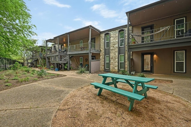 5820 Berkman Dr Unit 119, Austin, TX 78723 - surrounding community with stairs