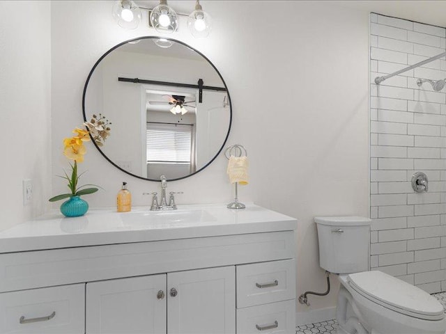 full bath with tile patterned flooring, toilet, vanity, tiled shower, and ceiling fan