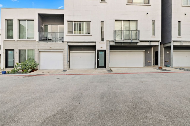 4801 S Congress Ave Unit H2, Austin, TX 78745 - view of front facade featuring an attached garage and driveway
