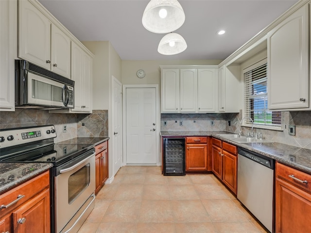 539 Colovista Pkwy Unit C103, Bastrop, TX 78602 - kitchen with stainless steel appliances, wine cooler, a sink, and backsplash