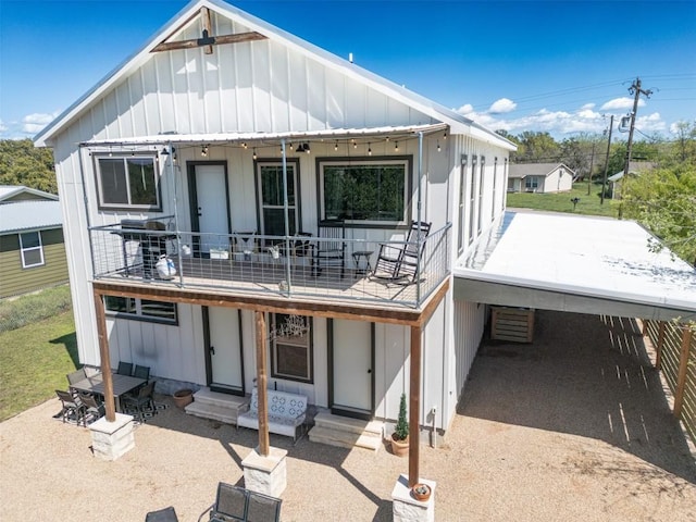 6810 River Oaks Dr, Kingsland, TX 78639 - back of property with board and batten siding and a balcony