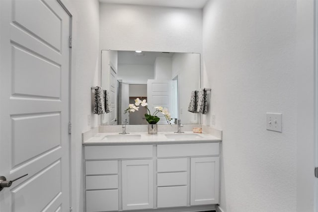 13609 Baileyfield Dr, Pflugerville, TX 78660 - full bath featuring double vanity and a textured wall