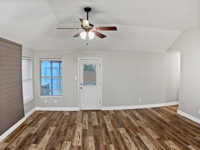 1608 Mallard Ln, Taylor, TX 76574 - entrance foyer with vaulted ceiling, a ceiling fan, and wood finished floors
