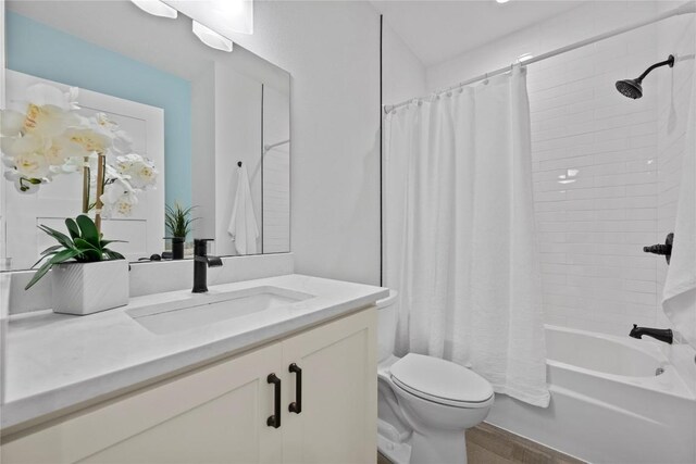 509 Flamingo Blvd, Lakeway, TX 78734 - bathroom with vanity and shower / bath combination with curtain