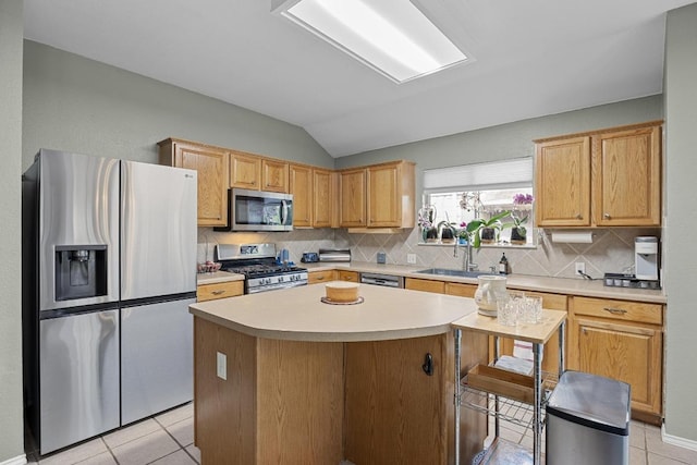 2312 Mcgregor Ln, Cedar Park, TX 78613 - kitchen with stainless steel appliances, a sink, vaulted ceiling, backsplash, and light countertops
