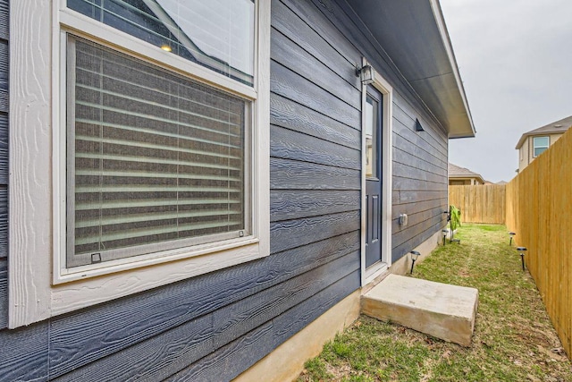 344 The Bad Way, Jarrell, TX 76537 - view of side of home
