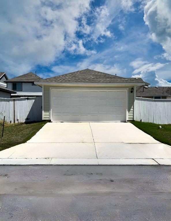 131 Harvest Ridge Blvd, Elgin, TX 78621 - single story home featuring driveway